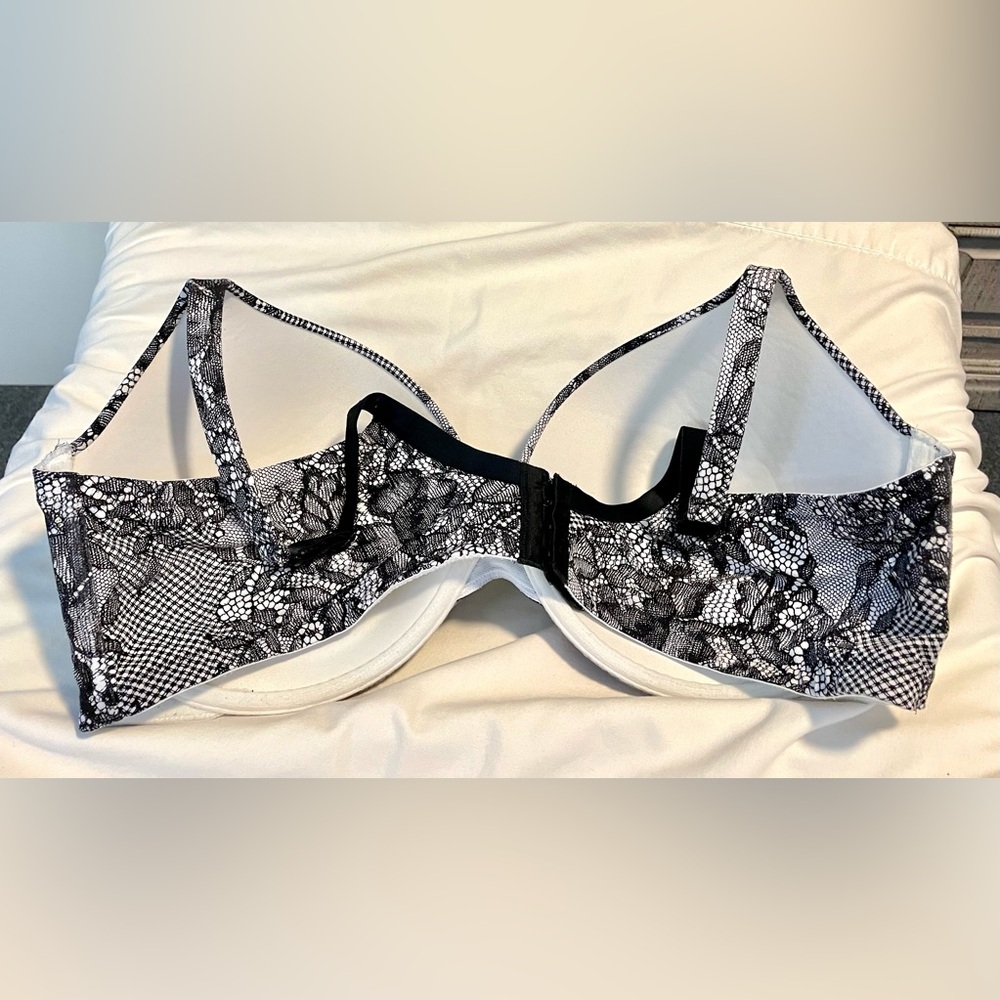 *EUC* CACIQUE Boost Plunge Bra -Size 46DD -White w/Black Lace - Padded/Underwire - Picture 2 of 5